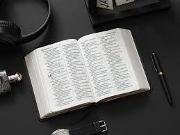Image of BIBLIA RVR 1960 LETRA GRANDE TAMANO MANUAL NEOCLASSIC NEGRO SIMIL PIEL