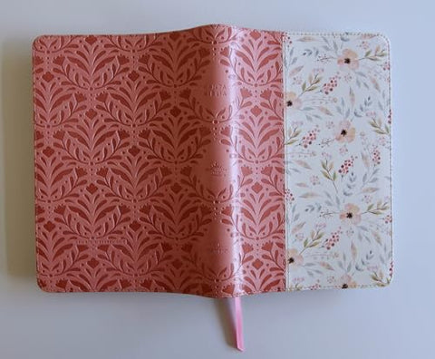 Image of BIBLIA RVR 1960 LETRA GIGANTE ROSADA CON FLORES SIMIL PIEL