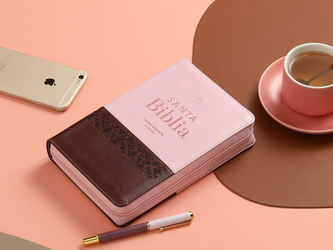 Image of BIBLIA RVR 1960 LETRA GIGANTE TRICOLOR CAFE ROSA MARIPOSAS SIMIL PIEL CON INDICE CON CIERRE