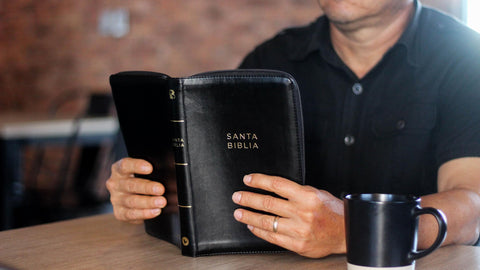 Image of BIBLIA NBLA LETRA GRANDE ULTRAFINA NEGRO SIMIL PIEL