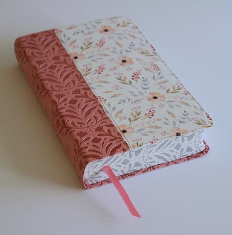 Image of BIBLIA RVR 1960 LETRA GIGANTE ROSADA CON FLORES SIMIL PIEL