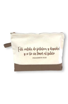 Estuche de Algodón: Está Vestida